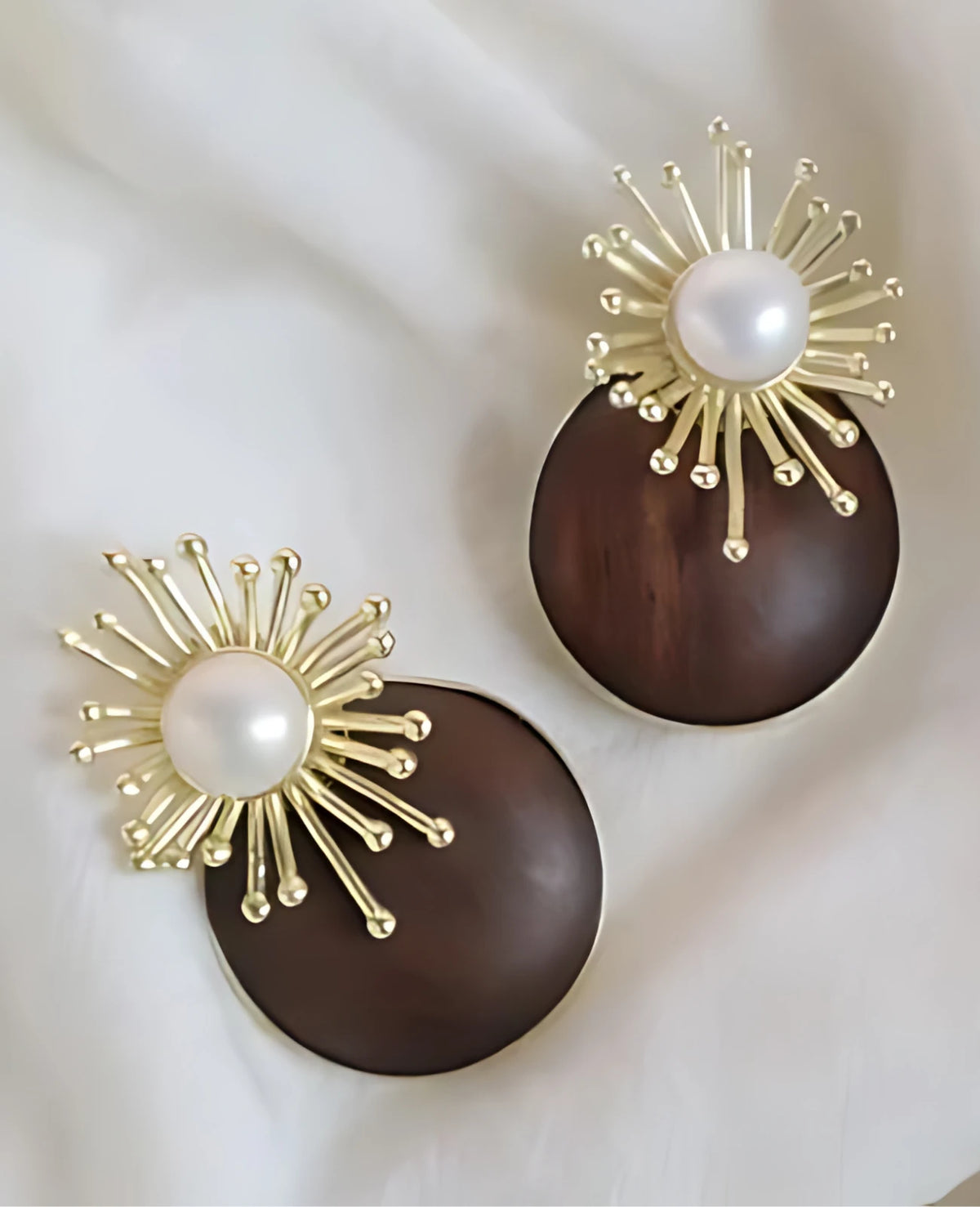 Isla Earrings Pearl & Wood Rays